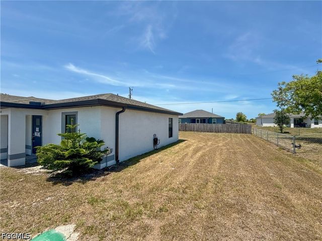 3010 NE 6th PL, Cape Coral, FL 33909