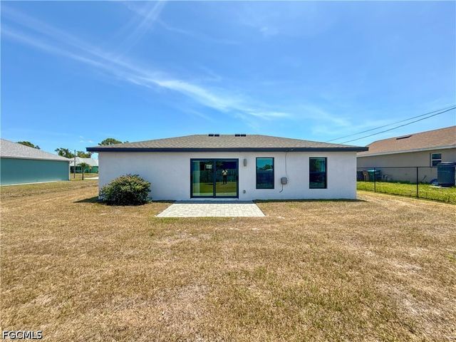 3010 NE 6th PL, Cape Coral, FL 33909