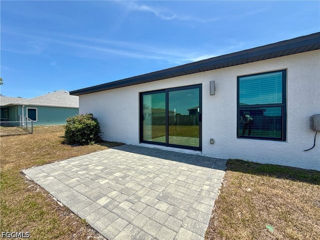 3010 NE 6th PL, Cape Coral, FL 33909