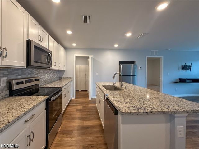 3010 NE 6th PL, Cape Coral, FL 33909