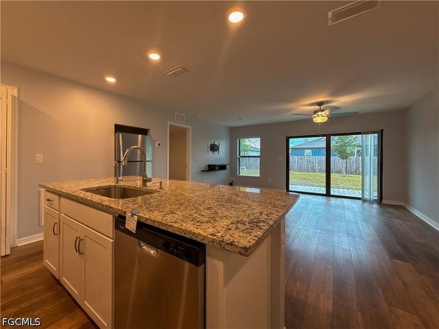 3010 NE 6th PL, Cape Coral, FL 33909