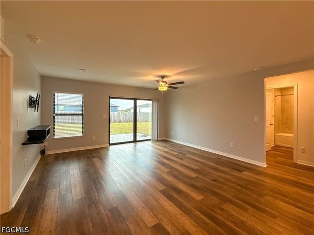 3010 NE 6th PL, Cape Coral, FL 33909