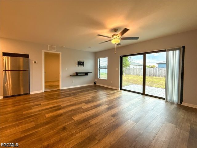 3010 NE 6th PL, Cape Coral, FL 33909