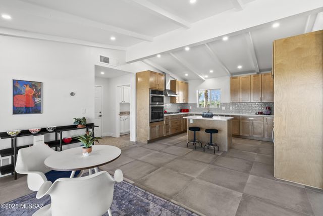 5240 E River House Road, Tucson, AZ 85718