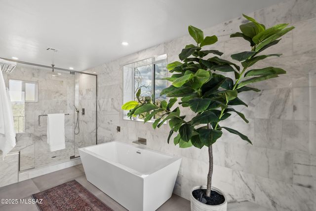 5240 E River House Road, Tucson, AZ 85718