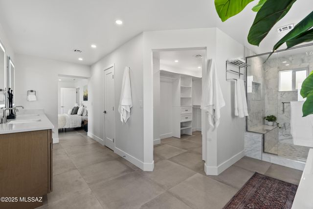 5240 E River House Road, Tucson, AZ 85718