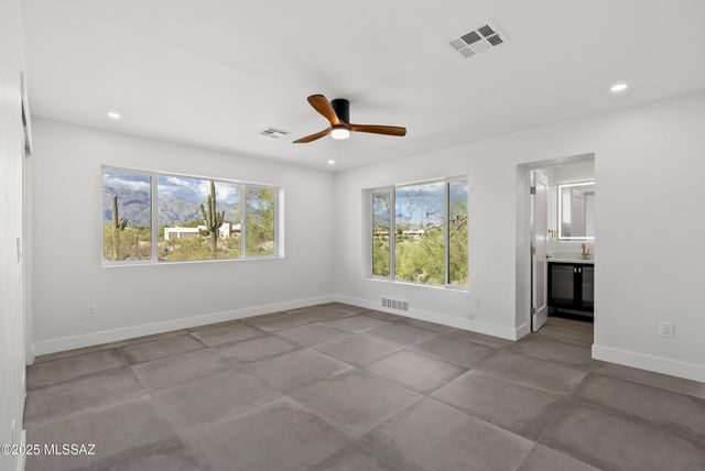 5240 E River House Road, Tucson, AZ 85718