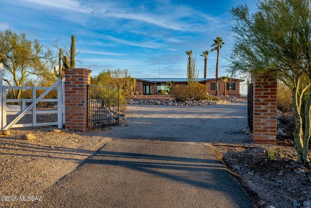 5240 E River House Road, Tucson, AZ 85718