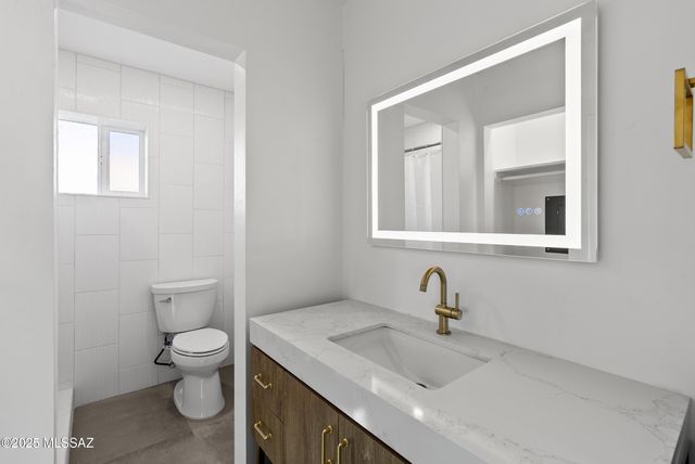 5240 E River House Road, Tucson, AZ 85718