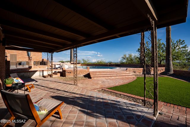 5240 E River House Road, Tucson, AZ 85718