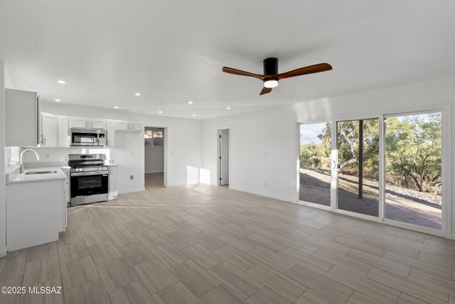 5240 E River House Road, Tucson, AZ 85718