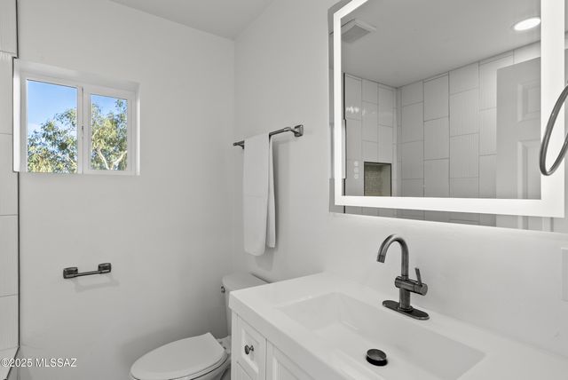 5240 E River House Road, Tucson, AZ 85718