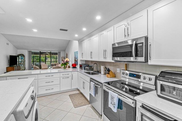 61 Eastgate Drive D, Boynton Beach, FL 33436