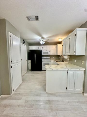 205 N Meadowview Drive, Waxahachie, TX 75165