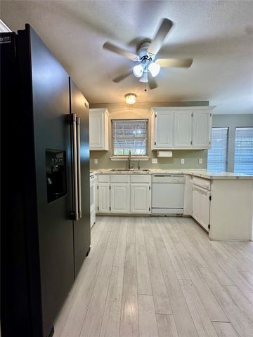 205 N Meadowview Drive, Waxahachie, TX 75165