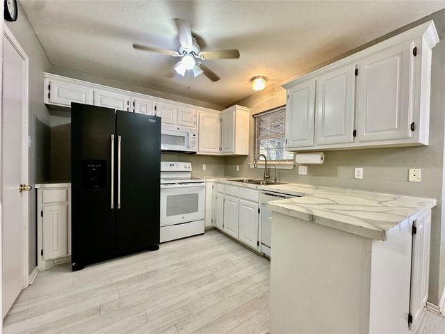 205 N Meadowview Drive, Waxahachie, TX 75165