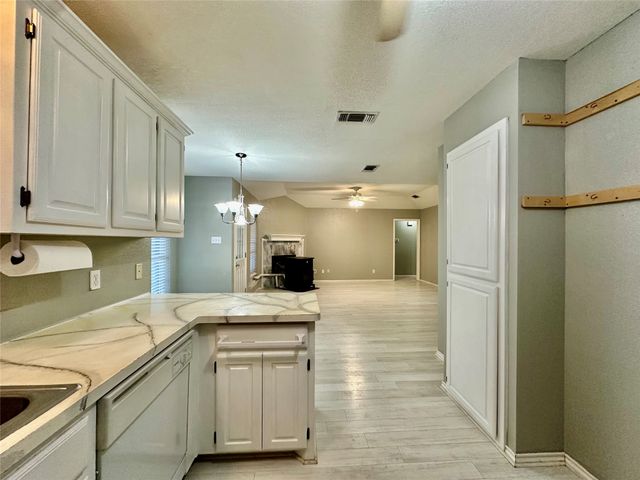 205 N Meadowview Drive, Waxahachie, TX 75165