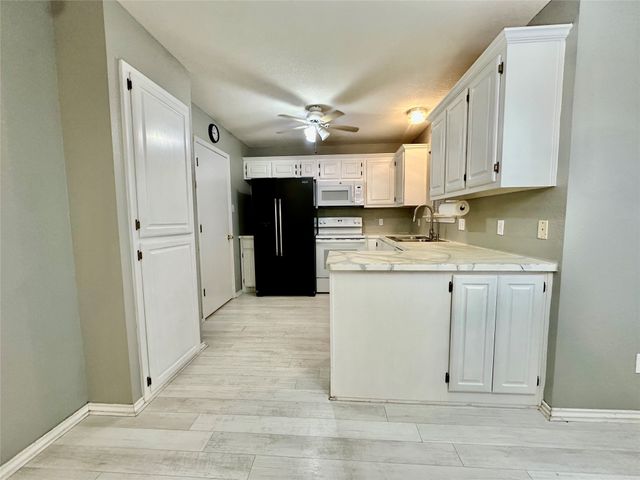 205 N Meadowview Drive, Waxahachie, TX 75165