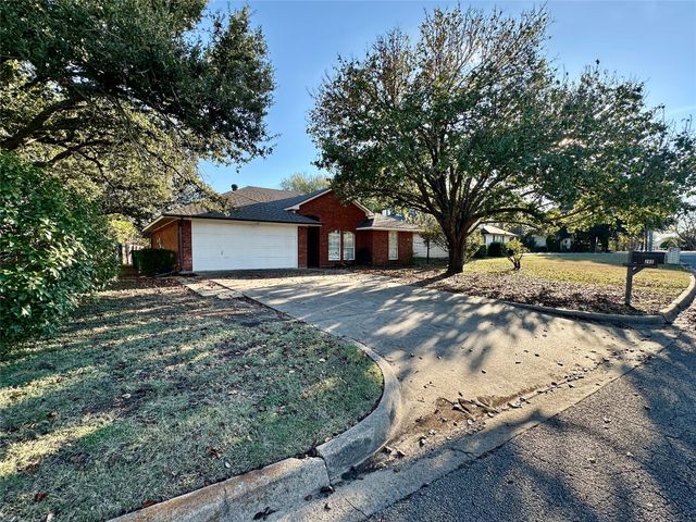 205 N Meadowview Drive, Waxahachie, TX 75165