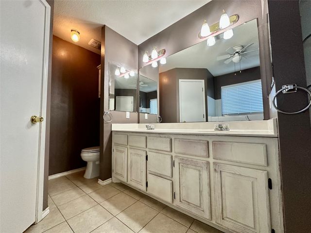 205 N Meadowview Drive, Waxahachie, TX 75165