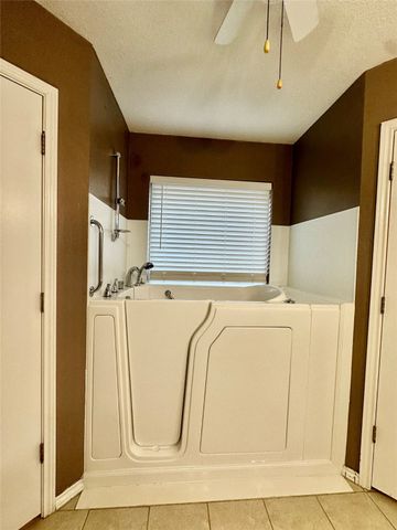 205 N Meadowview Drive, Waxahachie, TX 75165