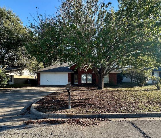 205 N Meadowview Drive, Waxahachie, TX 75165