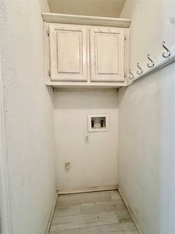 205 N Meadowview Drive, Waxahachie, TX 75165