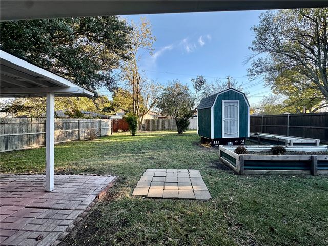 205 N Meadowview Drive, Waxahachie, TX 75165