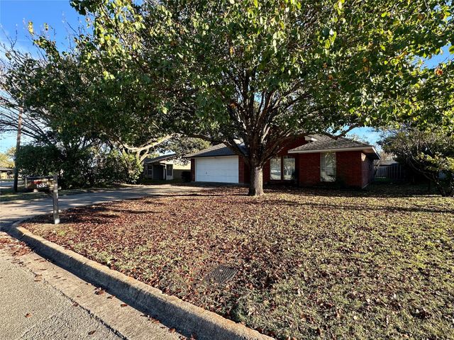 205 N Meadowview Drive, Waxahachie, TX 75165