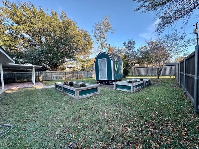 205 N Meadowview Drive, Waxahachie, TX 75165