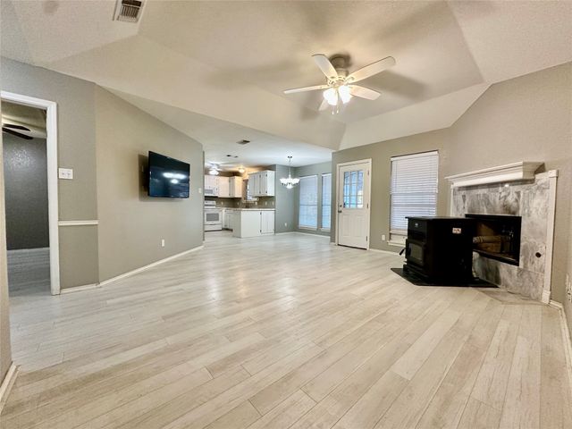 205 N Meadowview Drive, Waxahachie, TX 75165