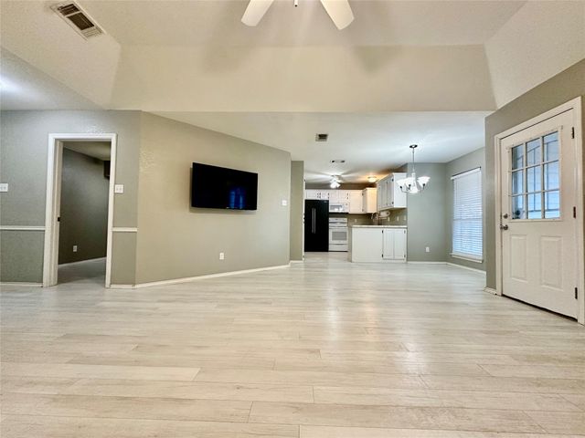 205 N Meadowview Drive, Waxahachie, TX 75165