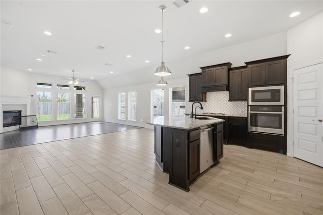 20427 Noble Arabian Drive, Tomball, TX 77377