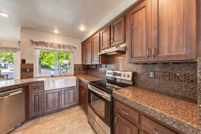 4520 Candle Ct, Elk Grove, CA 95758