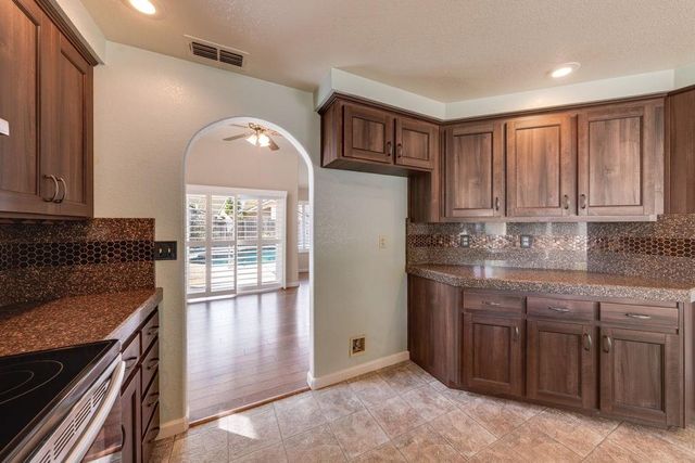 4520 Candle Ct, Elk Grove, CA 95758