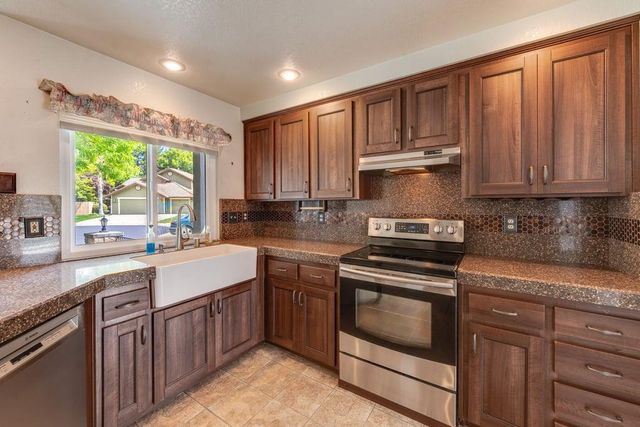 4520 Candle Ct, Elk Grove, CA 95758