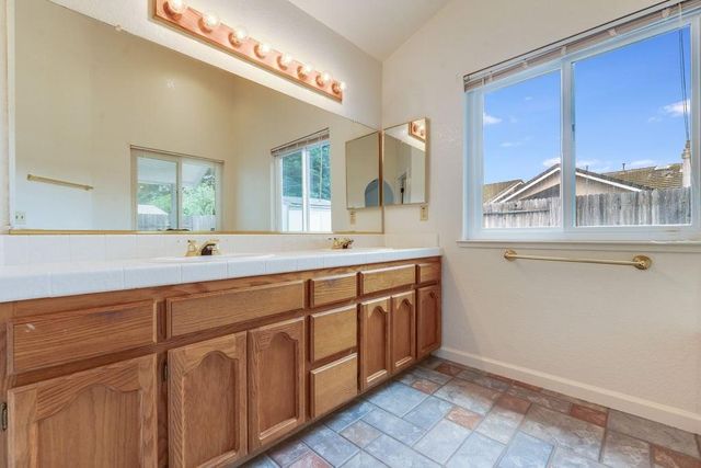 4520 Candle Ct, Elk Grove, CA 95758