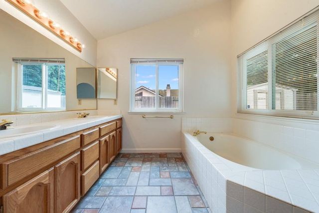 4520 Candle Ct, Elk Grove, CA 95758