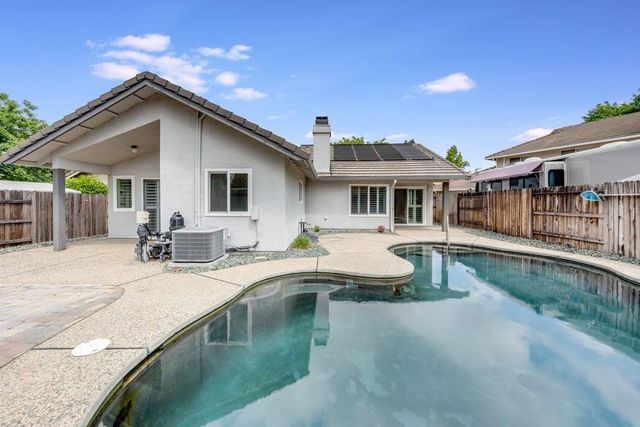 4520 Candle Ct, Elk Grove, CA 95758