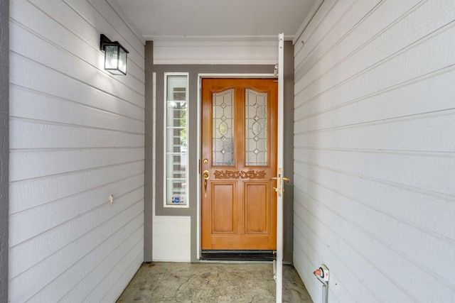 4520 Candle Ct, Elk Grove, CA 95758