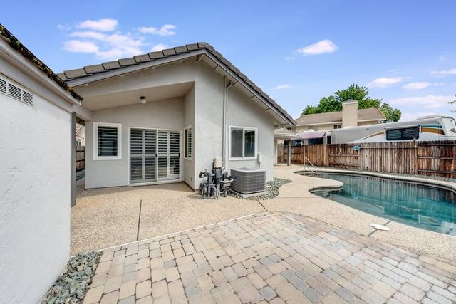 4520 Candle Ct, Elk Grove, CA 95758