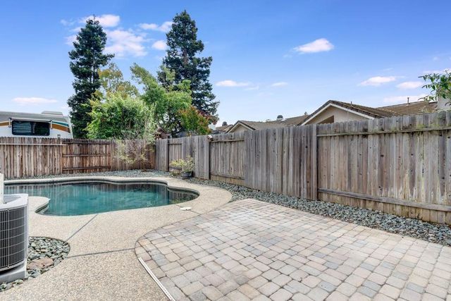 4520 Candle Ct, Elk Grove, CA 95758