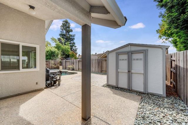 4520 Candle Ct, Elk Grove, CA 95758