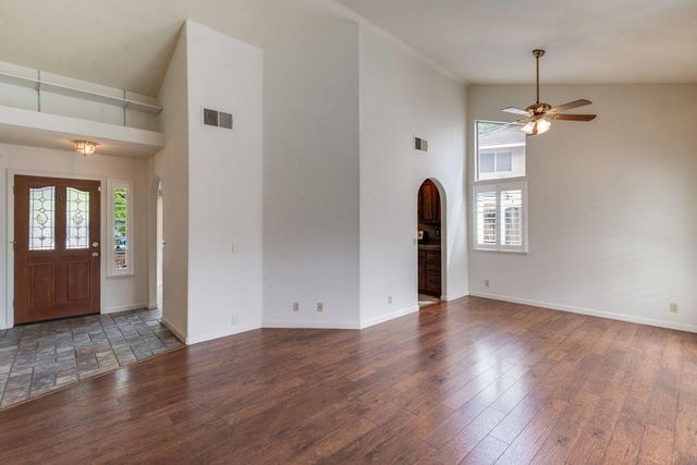 4520 Candle Ct, Elk Grove, CA 95758