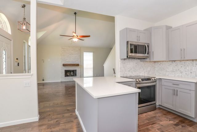 923 Kathryn Drive, Lewisville, TX 75067