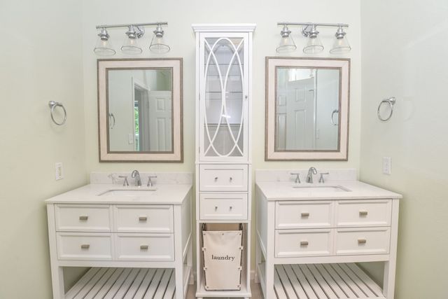 923 Kathryn Drive, Lewisville, TX 75067