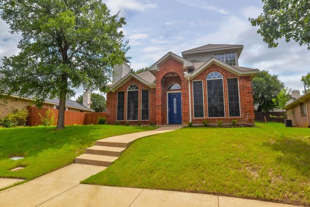 923 Kathryn Drive, Lewisville, TX 75067