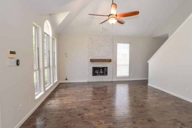923 Kathryn Drive, Lewisville, TX 75067