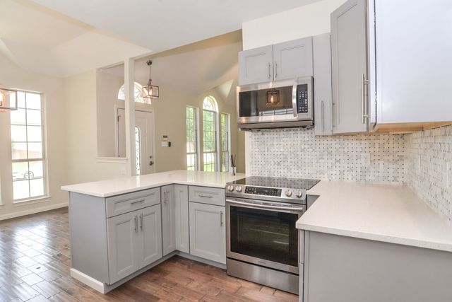 923 Kathryn Drive, Lewisville, TX 75067