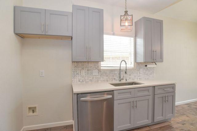 923 Kathryn Drive, Lewisville, TX 75067